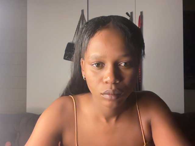 le modèle Sexyasszeee est en webcam porno dans un show sur le site bongacams, il possède les tags suivants: Ebony,Brunette,Hairy