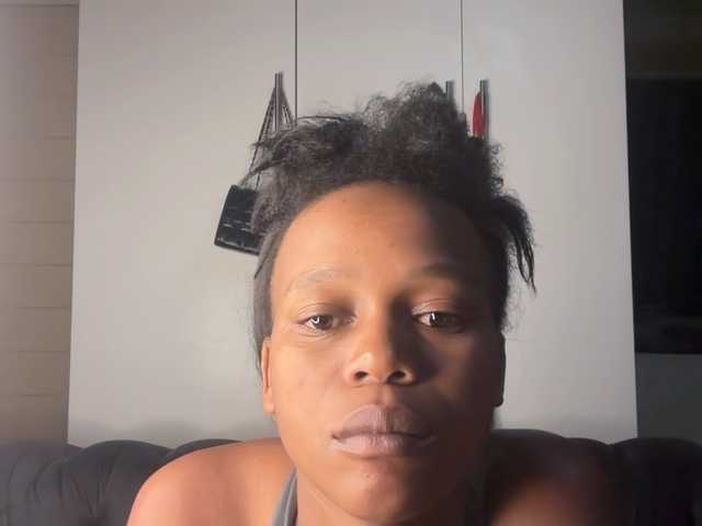 SexyBaddie's BongaCams show and profile