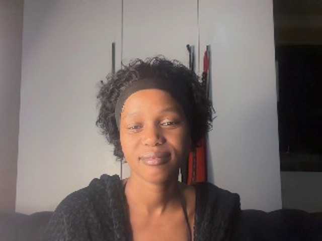 SexyBaddie's BongaCams show and profile