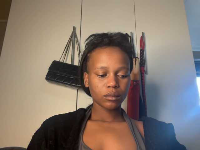 SexyBaddie's BongaCams show and profile