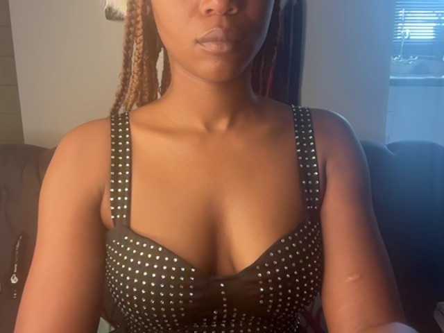 SexyBaddie's BongaCams show and profile