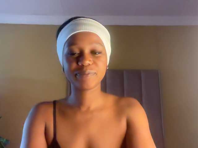 SexyBaddie's BongaCams show and profile