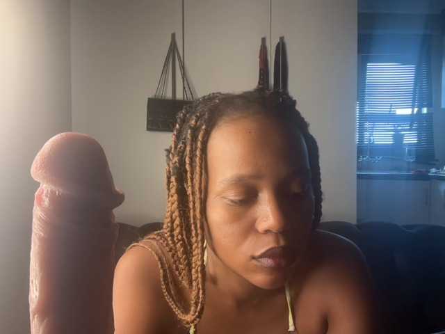 SexyBaddie's BongaCams show and profile