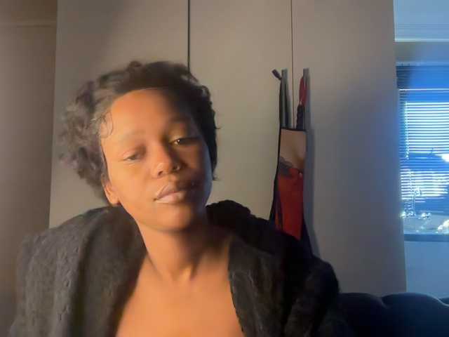 SexyBaddie's BongaCams show and profile