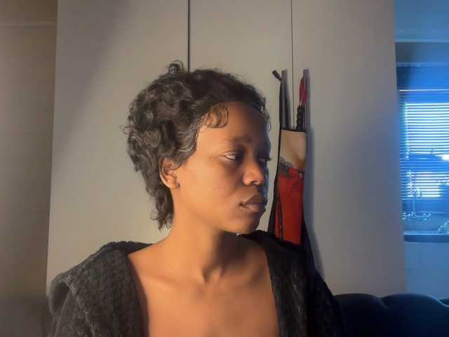 SexyBaddie's BongaCams show and profile