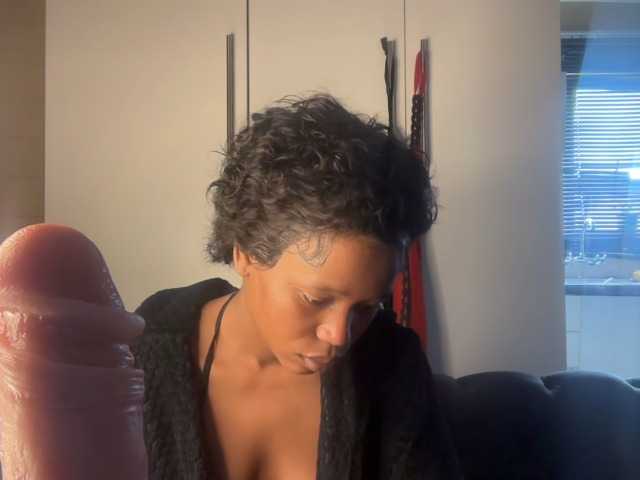 SexyBaddie's BongaCams show and profile