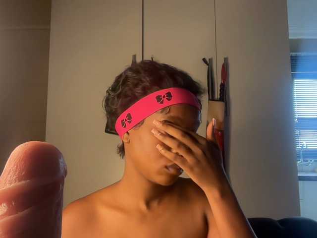 SexyBaddie's BongaCams show and profile