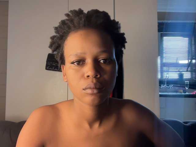 SexyBaddie's BongaCams show and profile