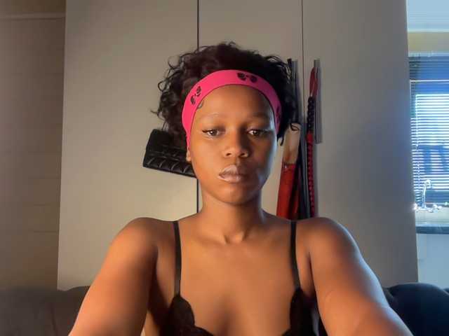 SexyBaddie's BongaCams show and profile