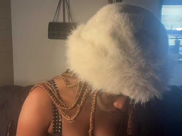 SexyBaddie's BongaCams show and profile