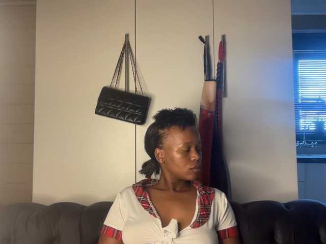 SexyBaddie's BongaCams show and profile