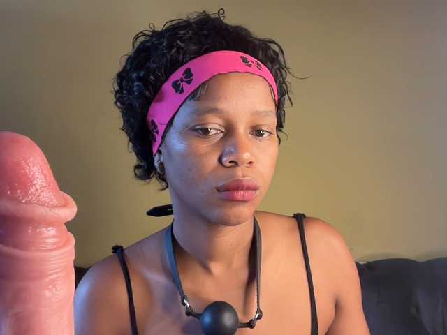 SexyBaddie's BongaCams show and profile