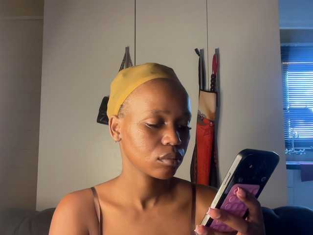 SexyBaddie's BongaCams show and profile