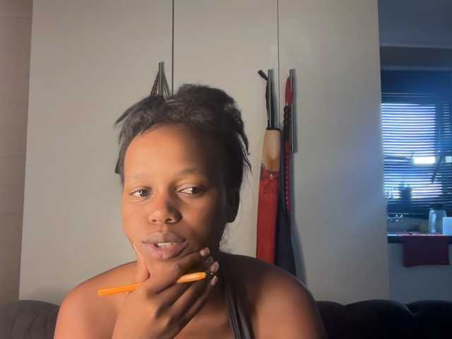 le modèle Sexyasszeee est en webcam porno dans un show sur le site bongacams, il possède les tags suivants: Ebony,Brunette,Hairy