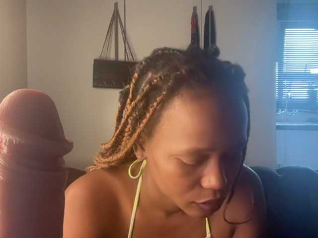 SexyBaddie's BongaCams show and profile