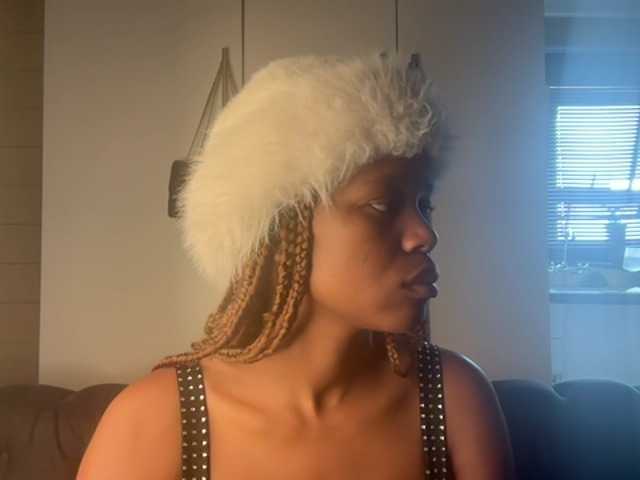 SexyBaddie's BongaCams show and profile