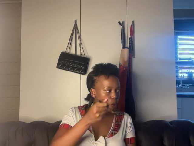 SexyBaddie's BongaCams show and profile