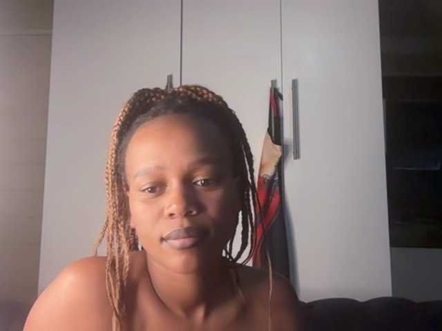 SexyBaddie's BongaCams show and profile