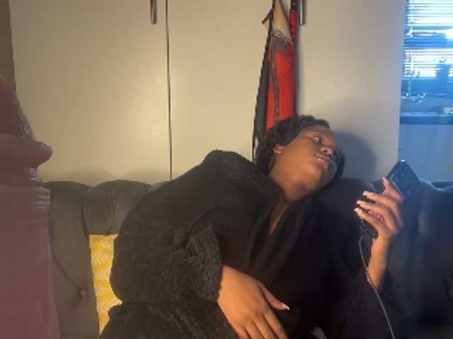 SexyBaddie's BongaCams show and profile