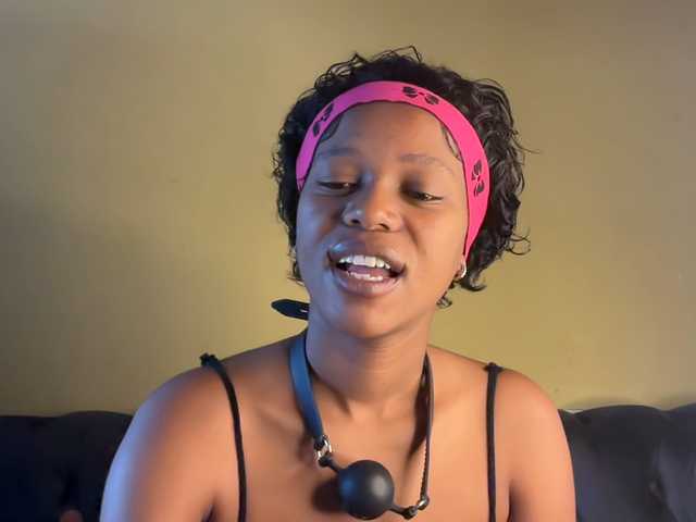 SexyBaddie's BongaCams show and profile