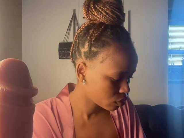 SexyBaddie's BongaCams show and profile