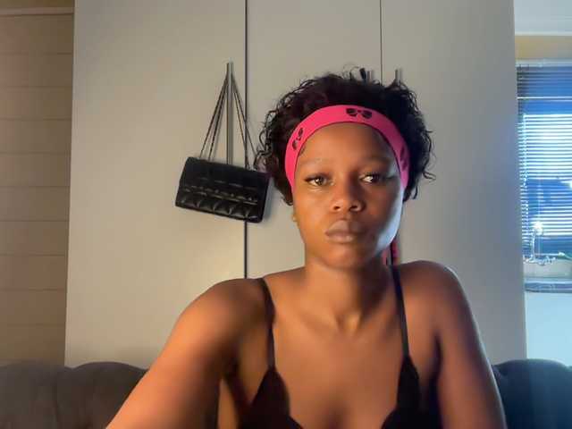 SexyBaddie's BongaCams show and profile