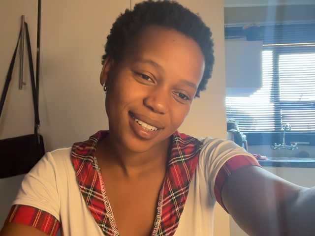 SexyBaddie's BongaCams show and profile