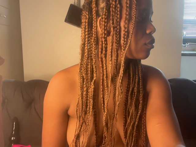 SexyBaddie's BongaCams show and profile