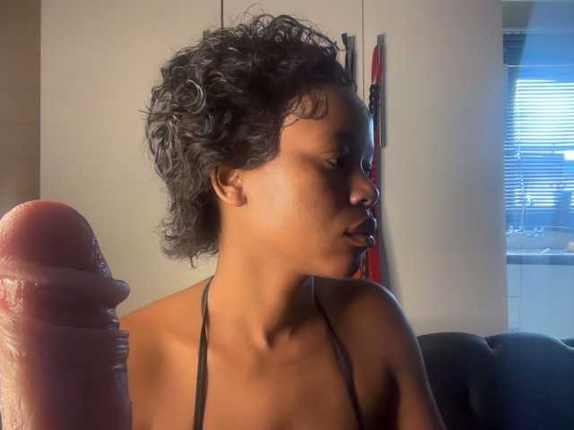 SexyBaddie's BongaCams show and profile