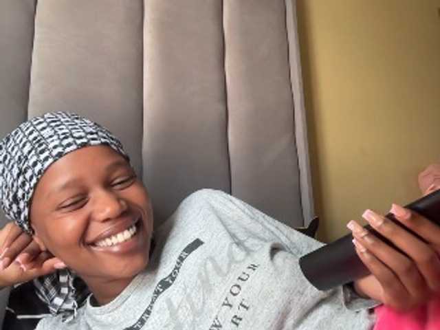 SexyBaddie's BongaCams show and profile