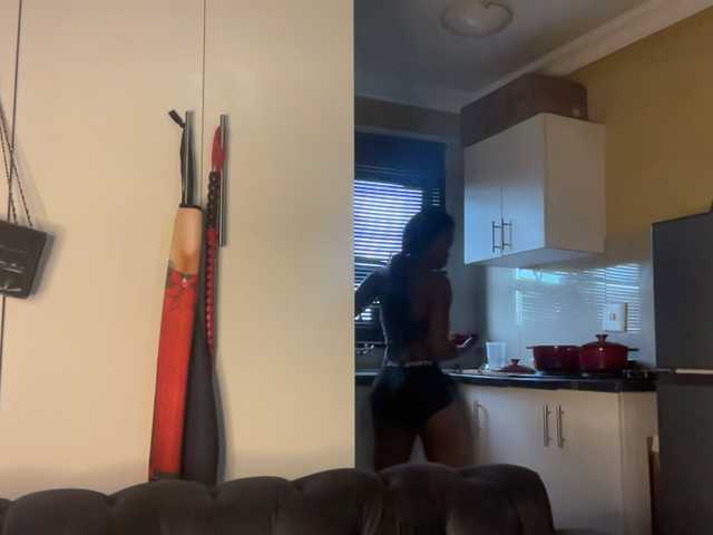 SexyBaddie's BongaCams show and profile