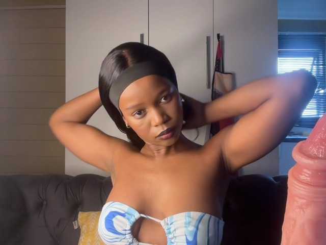 SexyBaddie's BongaCams show and profile