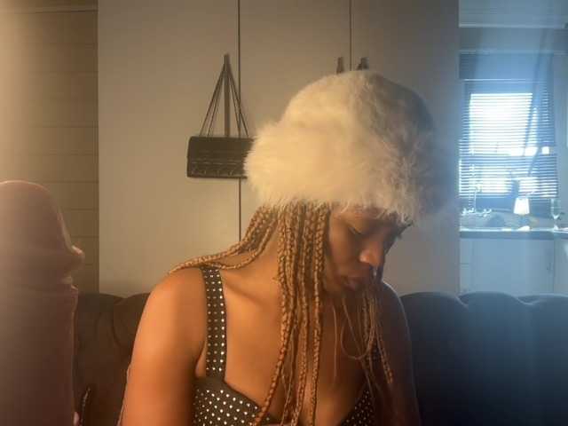 SexyBaddie's BongaCams show and profile