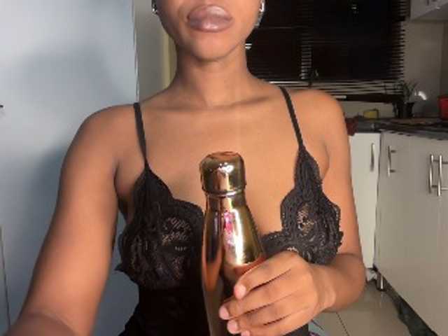 SexyBaddie's BongaCams show and profile