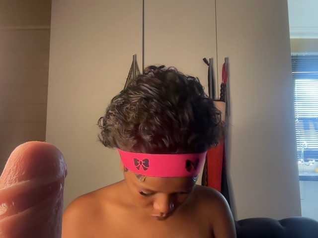 SexyBaddie's BongaCams show and profile