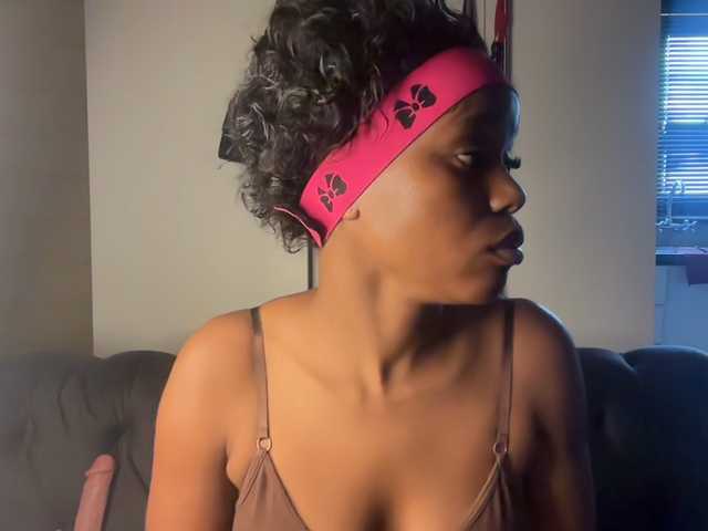 SexyBaddie's BongaCams show and profile