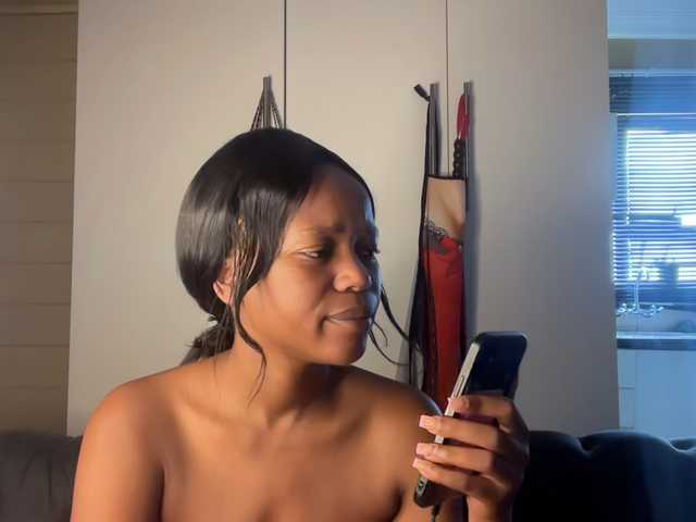 SexyBaddie's BongaCams show and profile