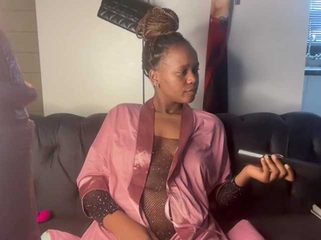 SexyBaddie's BongaCams show and profile