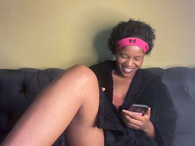 SexyBaddie's BongaCams show and profile