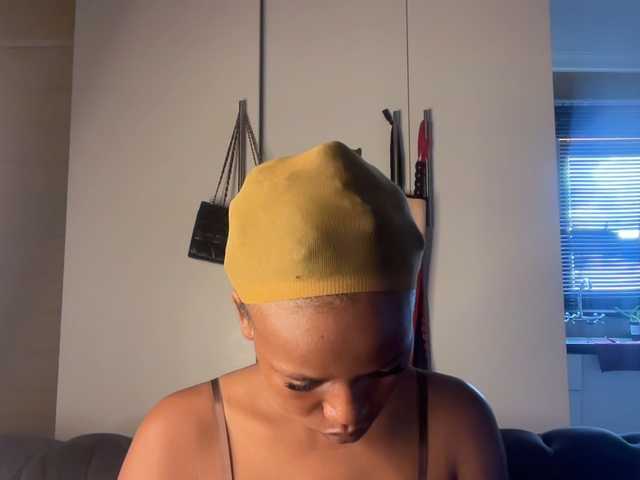 SexyBaddie's BongaCams show and profile