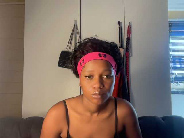 SexyBaddie's BongaCams show and profile