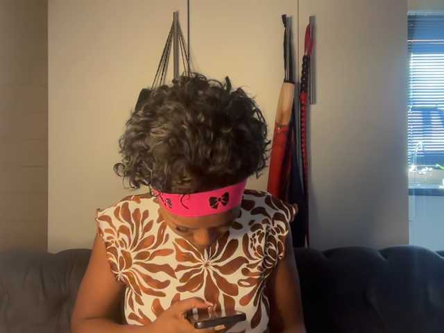 SexyBaddie's BongaCams show and profile