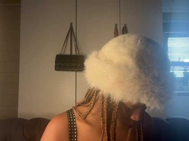 SexyBaddie's BongaCams show and profile