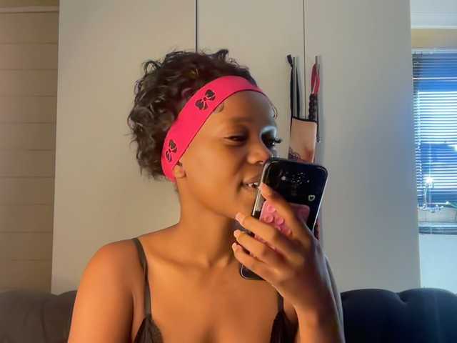 SexyBaddie's BongaCams show and profile