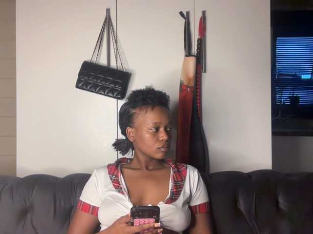 SexyBaddie's BongaCams show and profile