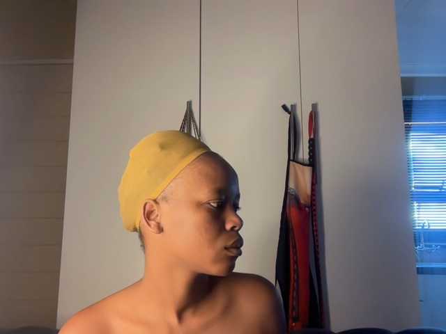 SexyBaddie live cam profile