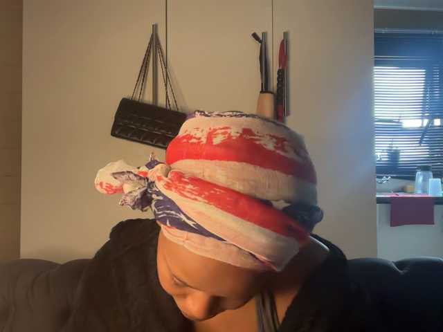 SexyBaddie's BongaCams show and profile