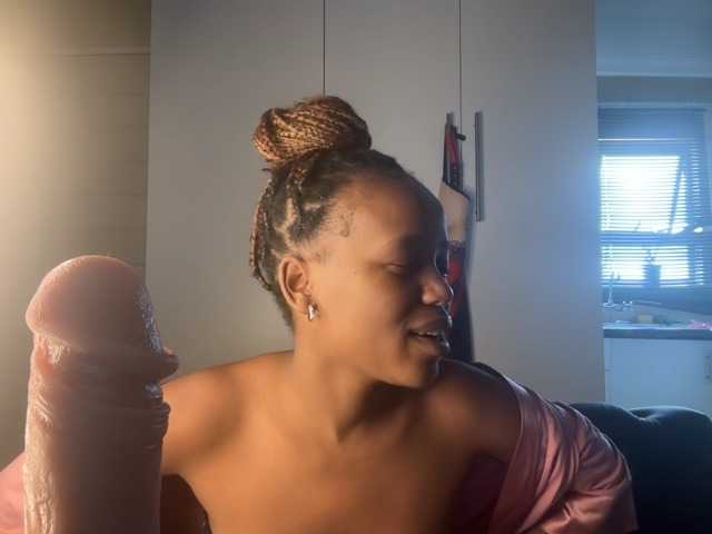 SexyBaddie's BongaCams show and profile