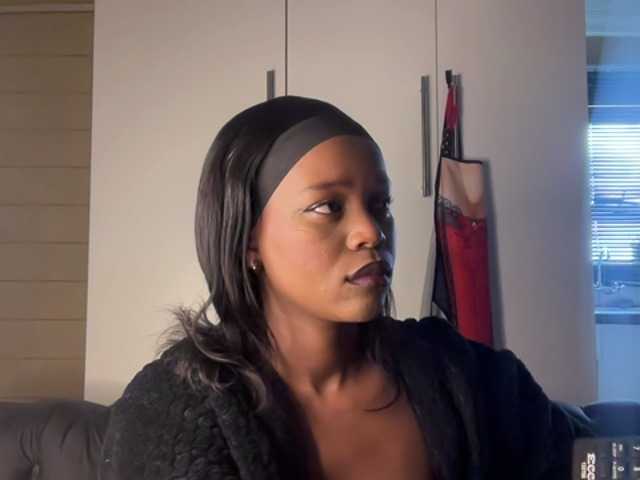 SexyBaddie's BongaCams show and profile