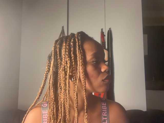 SexyBaddie's BongaCams show and profile